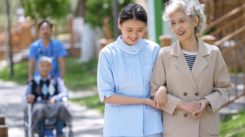 居家养老陪护的收费主要包括以下几个方面：